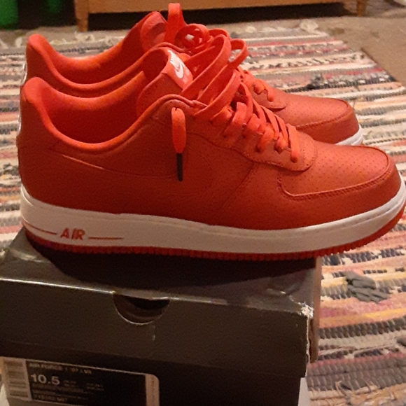 Red mens airforce 1s worn once - Picture 4 of 8